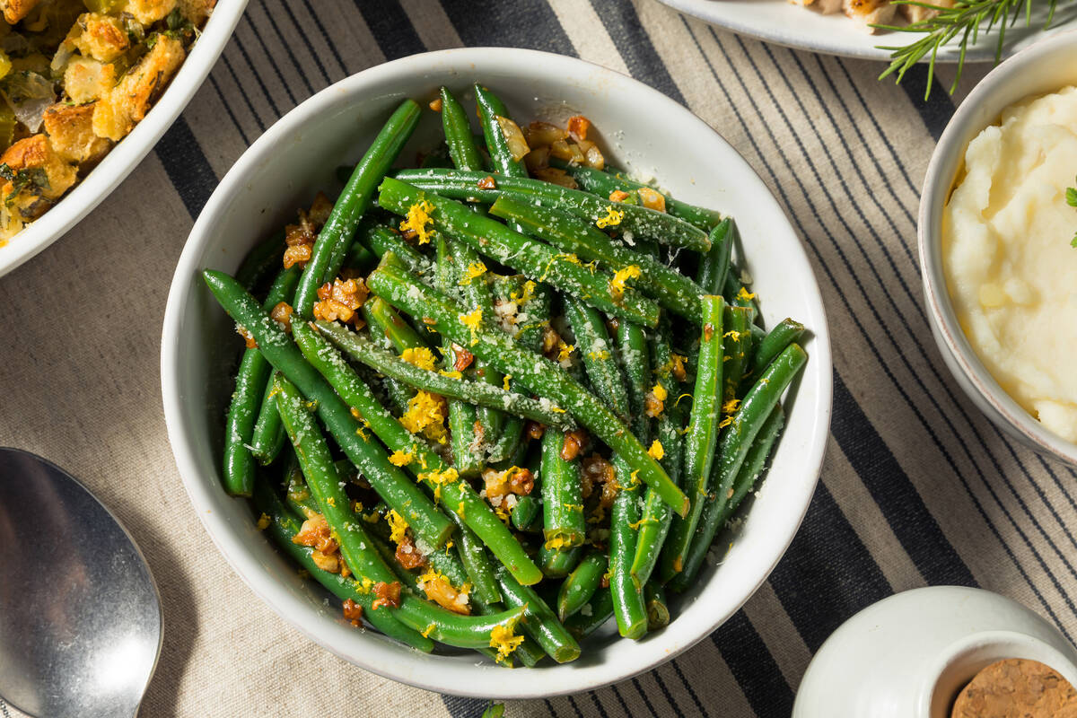 Because of their saponin content, green beans can help lower cholesterol levels. (Getty Images)