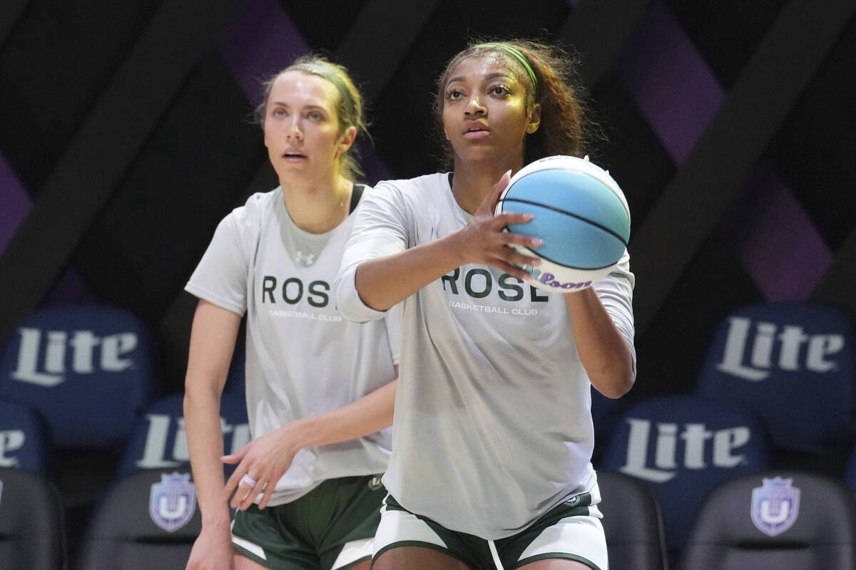 Rose's Angel Reese, right, and Lexie Hull practice, Thursday, Jan. 16, 2025, in Medley, Fla., a ...