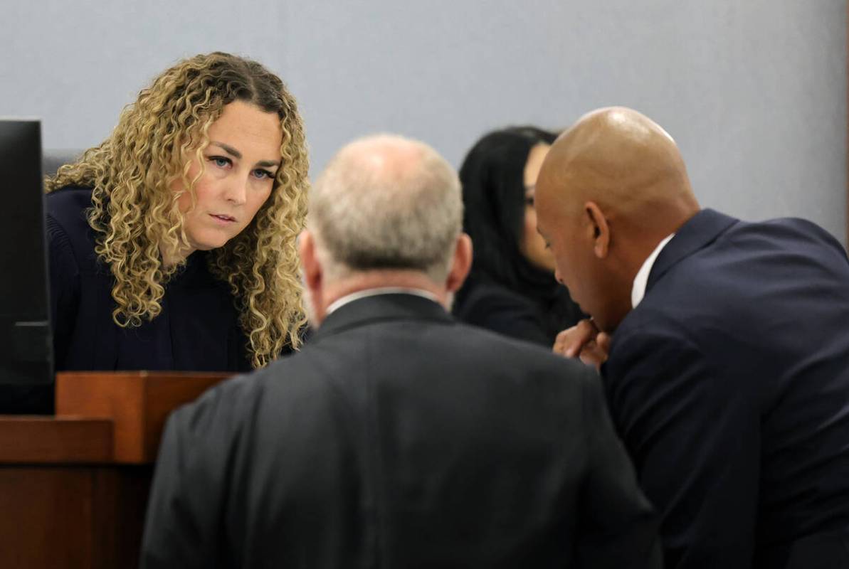 From left, District Judge Carli Kierny talks with Clark County Chief Deputy District Attorney M ...