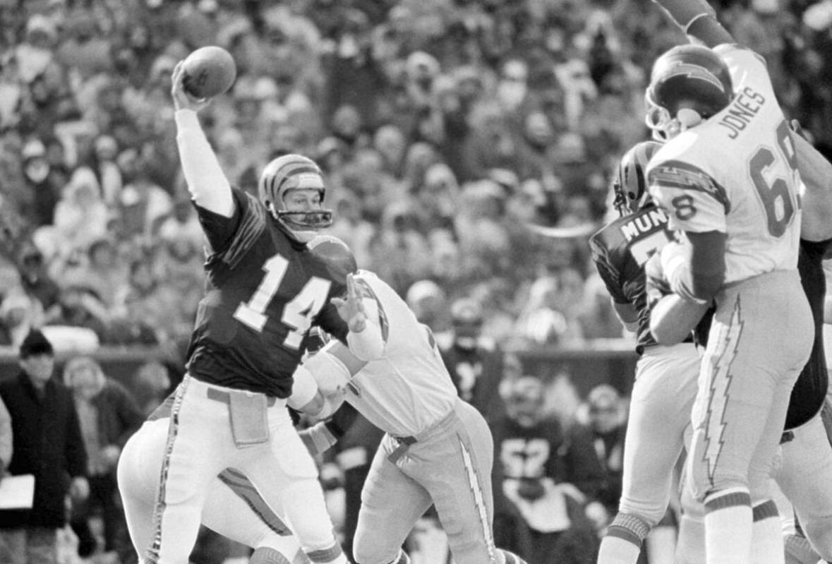 In this Jan. 10, 1982 file photo, Cincinnati Bengals quarterback Ken Anderson, left, prepares ...