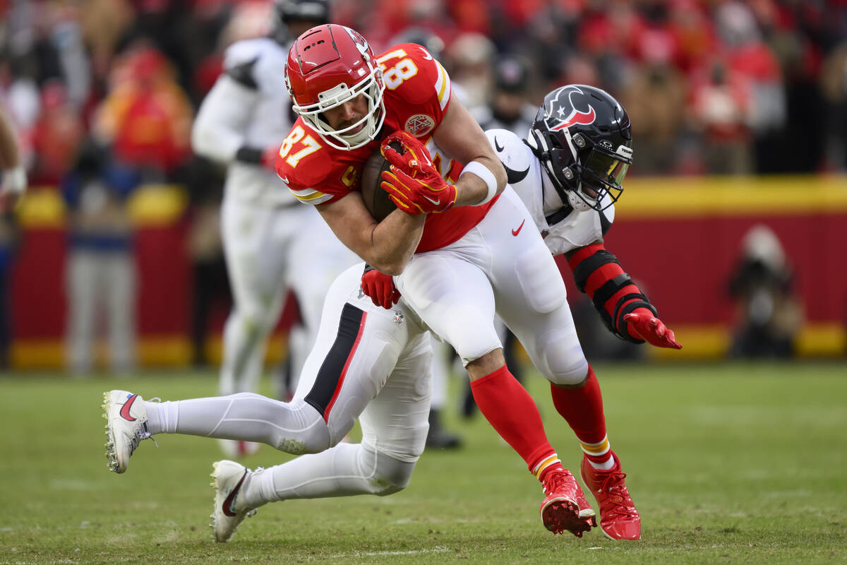 Houston Texans linebacker Azeez Al-Shaair, in back, tries to tackle Kansas City Chiefs tight en ...