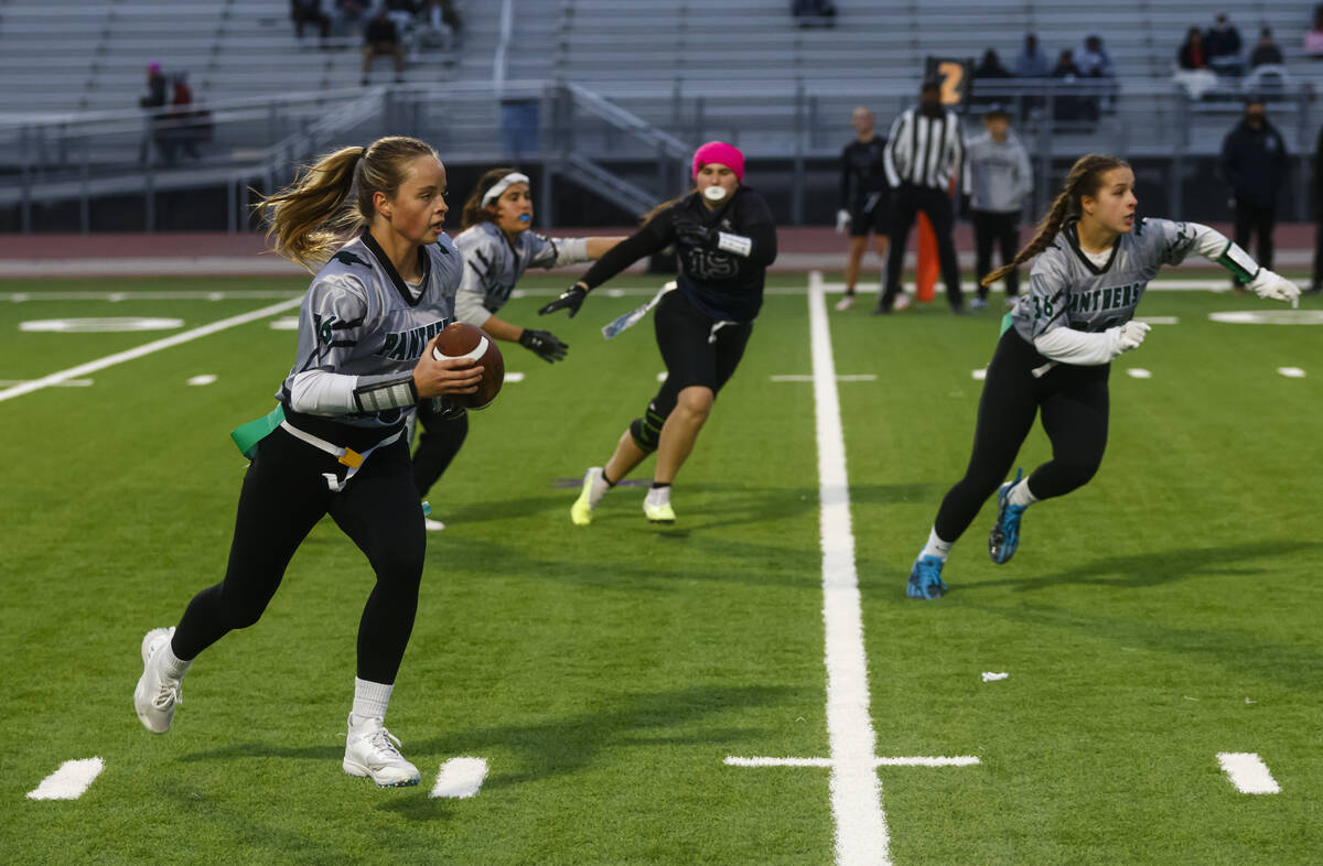 Palo Verde's Samantha Manzo (26) runs the ball during a flag football game at Shadow Ridge High ...