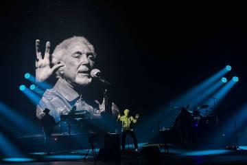 Tom Jones performs for a sold-out crowd at Encore Theater at Wynn Las Vegas on Saturday, Sept. ...