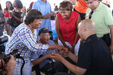 Sen. Cory Booker, D-N.J., right, greets Naomi Goynes, left, as her husband former North Las Veg ...